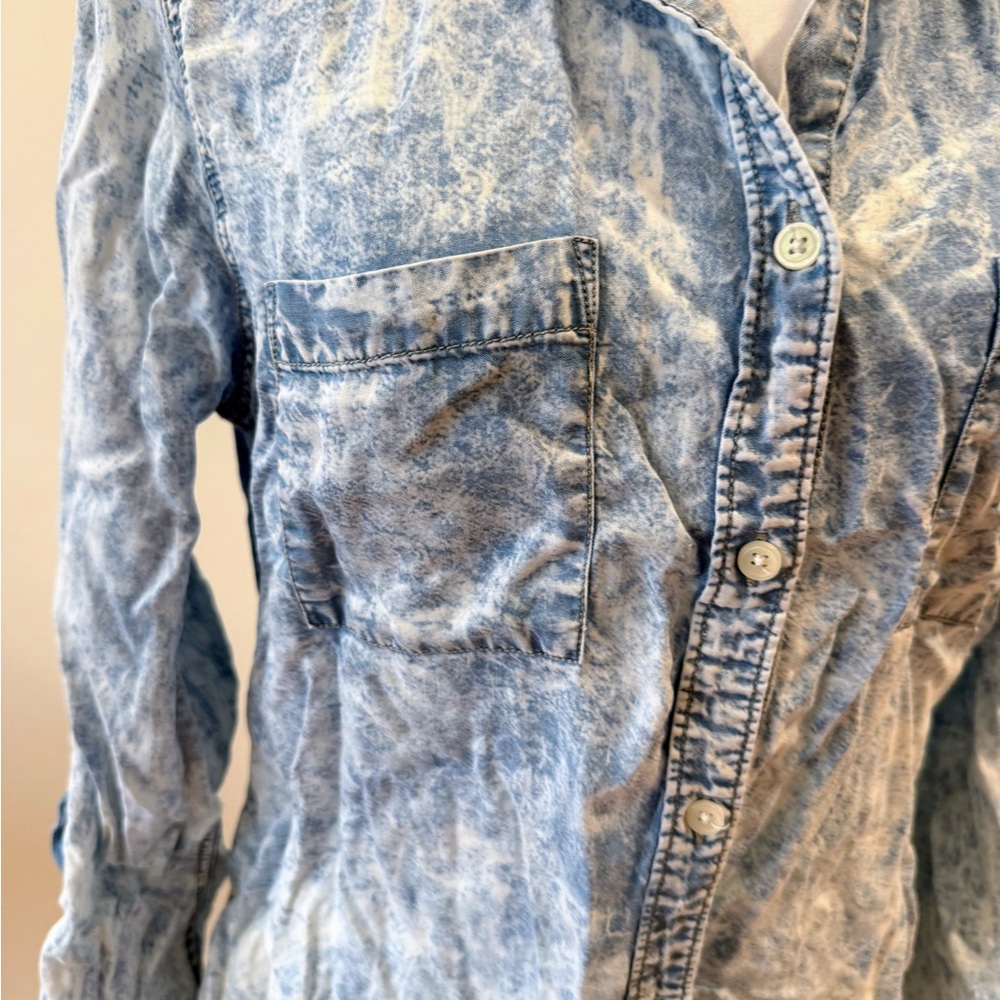 Thread & Supply Acid Wash Denim Button Up Shirt Size Large - Picture 7 of 11